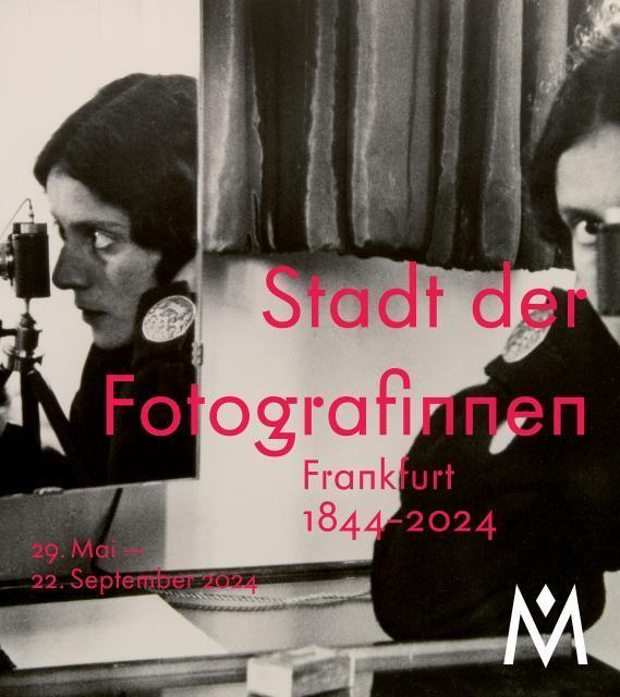 Plakat der Ausstellung mit Ilse Bing Selbstporträt mit Leica 1931